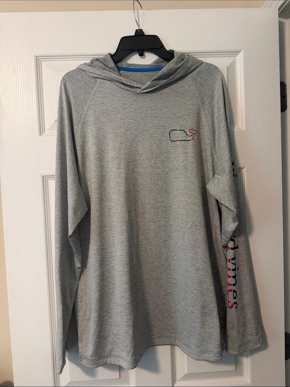 Vineyard Vines Men's Gray Crewneck Pullover with Red Whale Accent